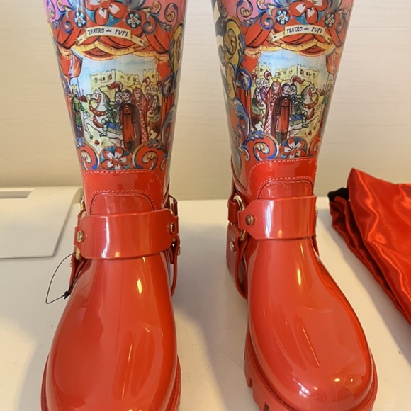 ~SOLD~Authentic Dolce & Gabbana stylish rain boot. - Picture 2 of 5